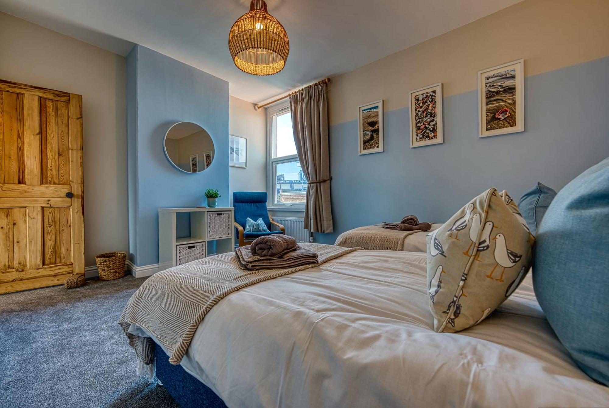 2 Bedrooms Modern, Stunning & Stylish Contractor House, Prime Portsmouth Location With Free Parking Permit, Summer Special Offer!! - By Blue Puffin Stays Extérieur photo