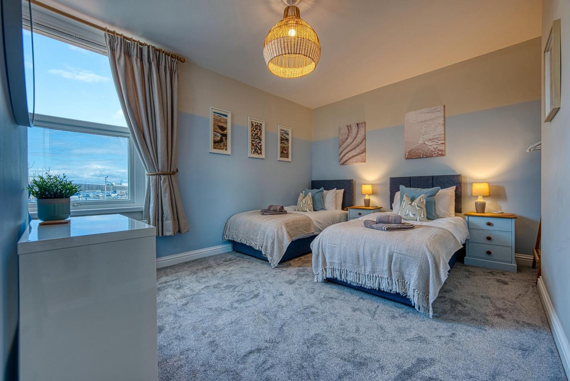 2 Bedrooms Modern, Stunning & Stylish Contractor House, Prime Portsmouth Location With Free Parking Permit, Summer Special Offer!! - By Blue Puffin Stays Extérieur photo