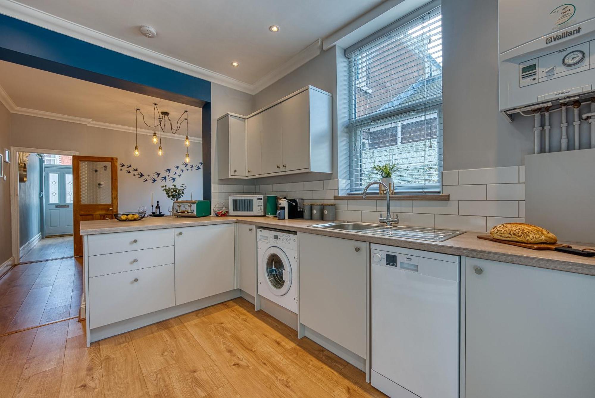 2 Bedrooms Modern, Stunning & Stylish Contractor House, Prime Portsmouth Location With Free Parking Permit, Summer Special Offer!! - By Blue Puffin Stays Extérieur photo