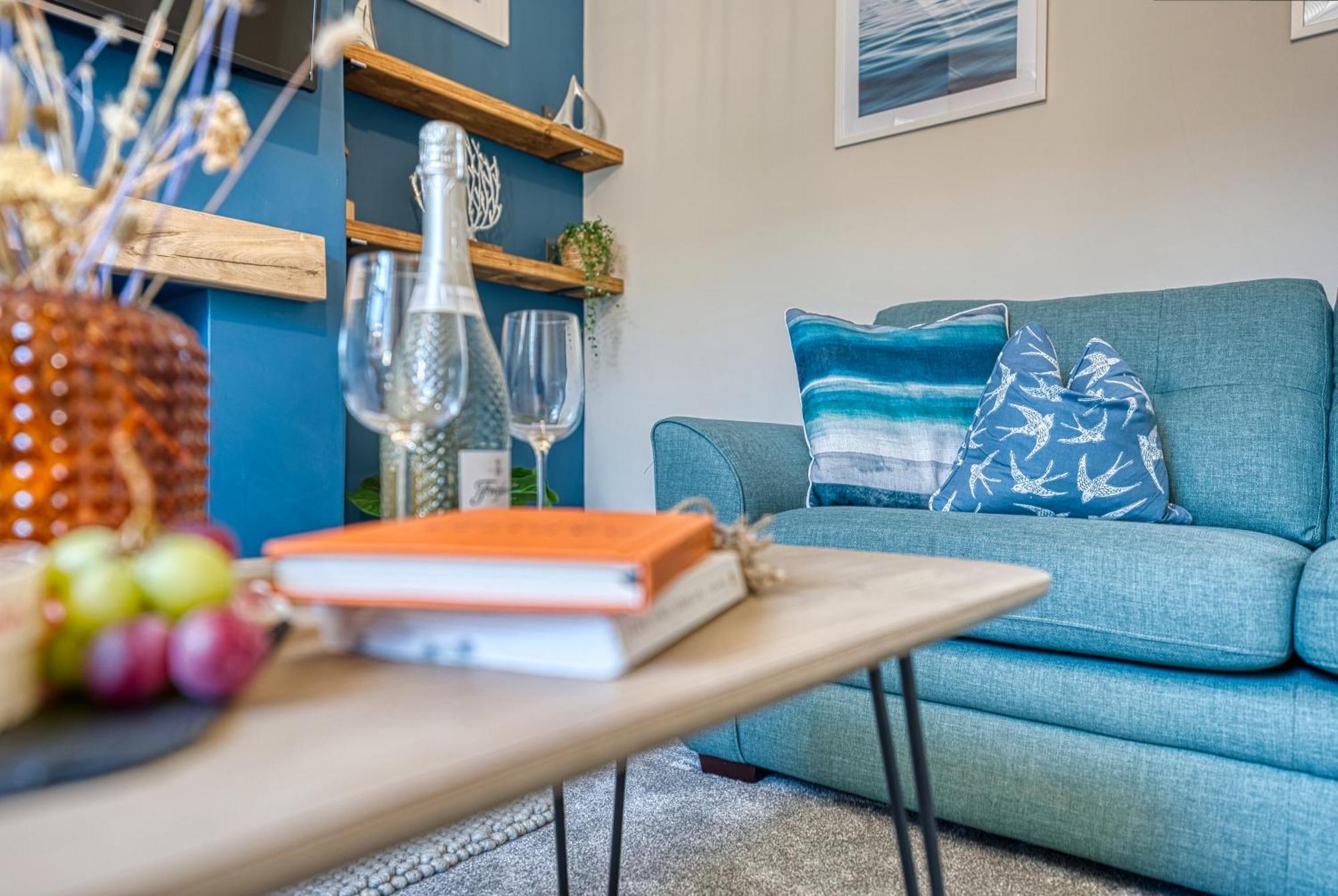 2 Bedrooms Modern, Stunning & Stylish Contractor House, Prime Portsmouth Location With Free Parking Permit, Summer Special Offer!! - By Blue Puffin Stays Extérieur photo