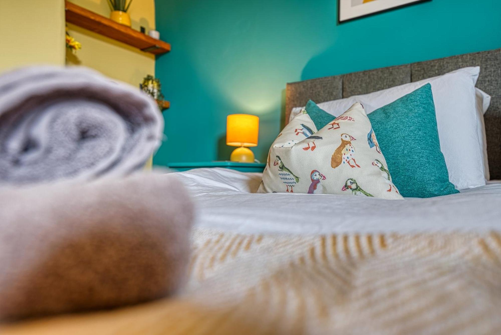 2 Bedrooms Modern, Stunning & Stylish Contractor House, Prime Portsmouth Location With Free Parking Permit, Summer Special Offer!! - By Blue Puffin Stays Extérieur photo